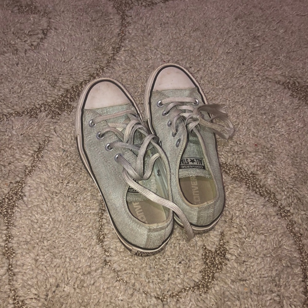 Girls converse